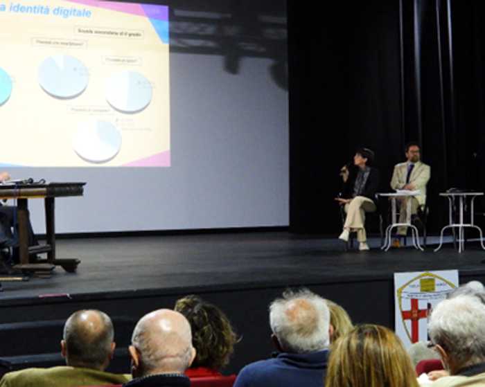 Chiara Ventullo e Andrea Pirni espongono i dati raccolti