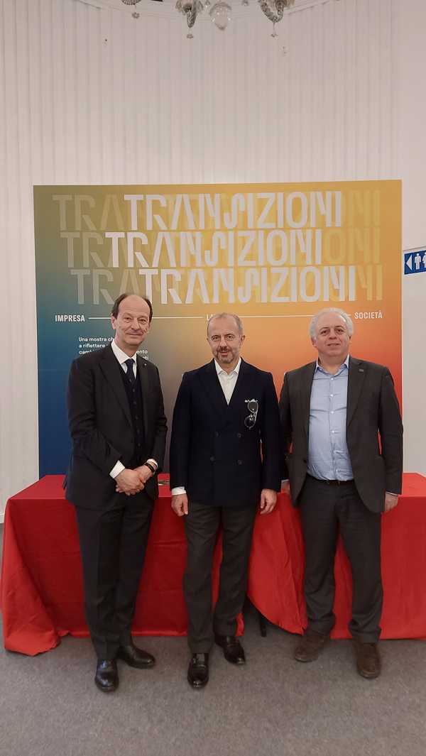 Antonio Parenti e Massimo Pronio Responsabile Comunicazione in visita alla mostra Transizioni